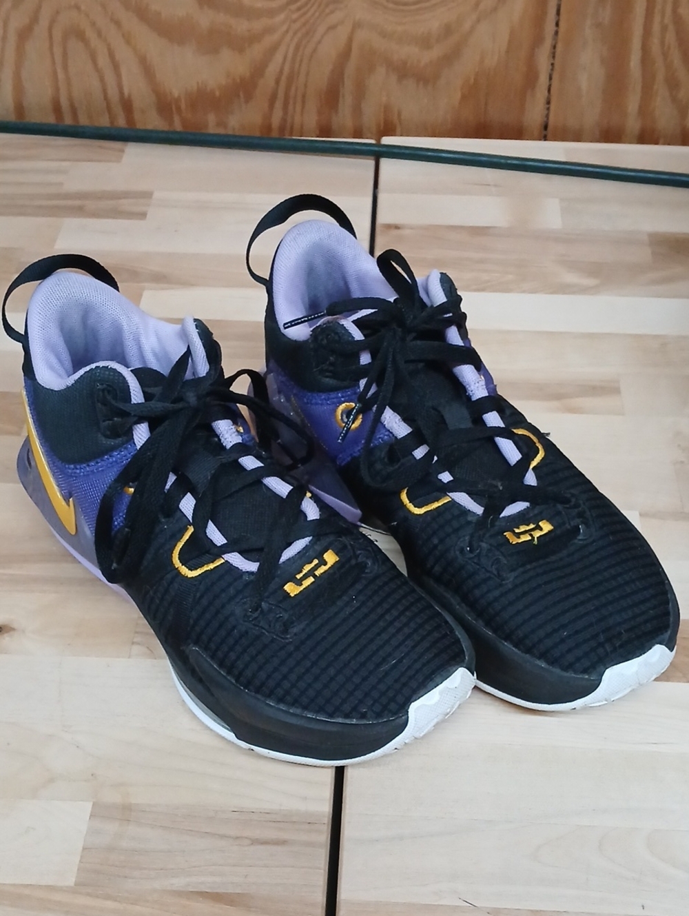 Nike Lebron Witness VII 7 Lakers Sneakers Size 8.5